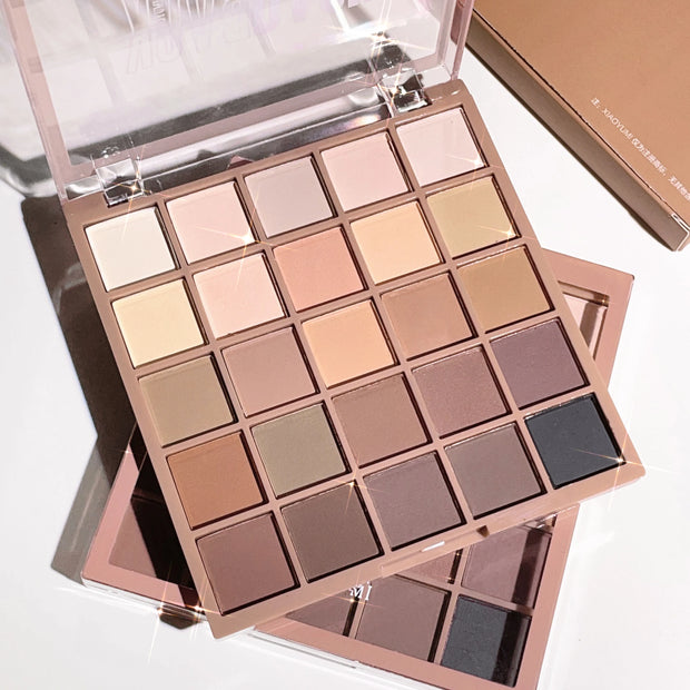 Eyeshadow palette in 25 colors