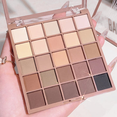 Eyeshadow palette in 25 colors